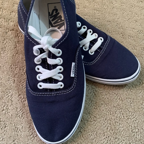 vans authentic size 7